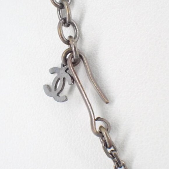 Chanel 2003 EUC vintage silver chain with white medallion CC skull bones - Picture 2 of 4